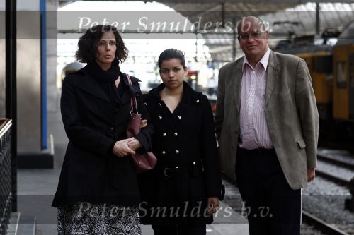Amsterdam 24 april 2009
Fred Teeven heeft gesprek met Lucia en maria Mosterd op het centraal station van Amsterdam.
Peter Smulders bv