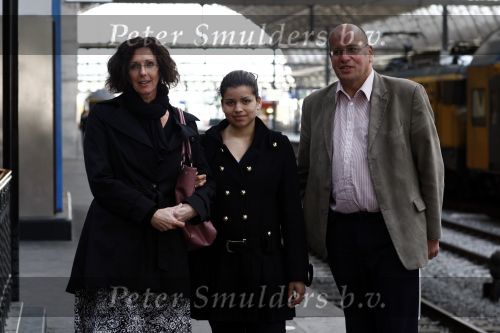 Amsterdam 24 april 2009
Fred Teeven heeft gesprek met Lucia en maria Mosterd op het centraal station van Amsterdam.
Peter Smulders bv