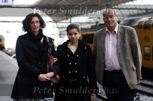 Amsterdam 24 april 2009
Fred Teeven heeft gesprek met Lucia en maria Mosterd op het centraal station van Amsterdam.
Peter Smulders bv
