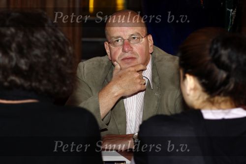 Amsterdam 24 april 2009
Fred Teeven heeft gesprek met Lucia en maria Mosterd op het centraal station van Amsterdam.
Peter Smulders bv