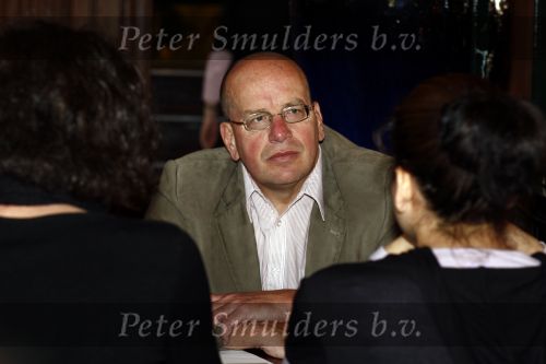 Amsterdam 24 april 2009
Fred Teeven heeft gesprek met Lucia en maria Mosterd op het centraal station van Amsterdam.
Peter Smulders bv