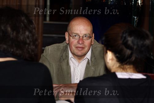Amsterdam 24 april 2009
Fred Teeven heeft gesprek met Lucia en maria Mosterd op het centraal station van Amsterdam.
Peter Smulders bv