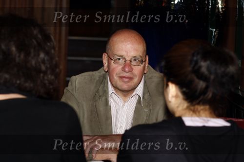 Amsterdam 24 april 2009
Fred Teeven heeft gesprek met Lucia en maria Mosterd op het centraal station van Amsterdam.
Peter Smulders bv