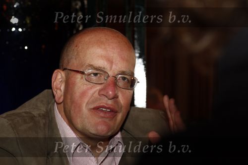 Amsterdam 24 april 2009
Fred Teeven heeft gesprek met Lucia en maria Mosterd op het centraal station van Amsterdam.
Peter Smulders bv