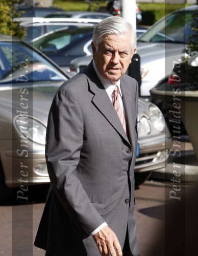 Amsterdam 18 mei 2008
Frits Bolkestein op straat in Amsterdam.
