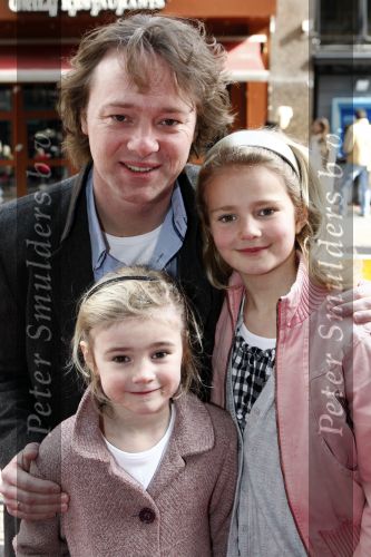 Amsterdam 13 april 2008
Premiere Winx club in Tuschinski. Frits Sissing met dochters
