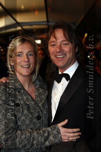 Amsterdam 17 maart 2008
Premiere Zomerhitte in Tuschinski. Frits sissing kussend met zijn vrouw
Peter Smulders bv