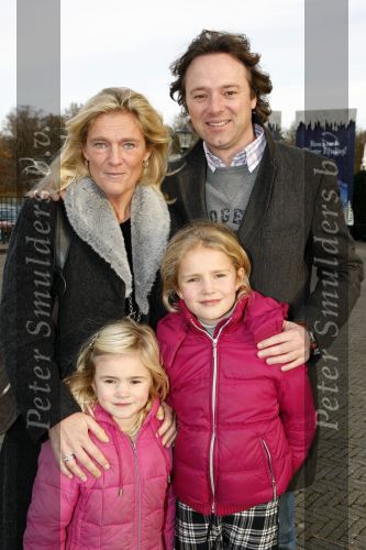 Kaatsheuvel 24 november 2007
Premiere Assepoester in de efteling. Frits Sissing met vrouw en kinderen