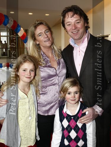 Tilburg 25 januari 2009
Premiere High school musical in schouwburg Tilburg. Frits Sissing met vrouw en kinderen
Peter Smulders bv