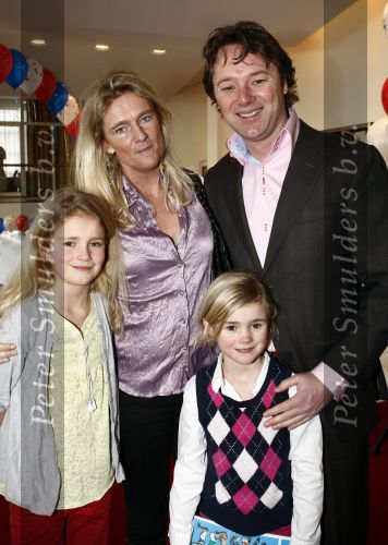 Tilburg 25 januari 2009
Premiere High school musical in schouwburg Tilburg. Frits Sissing met vrouw en kinderen
Peter Smulders bv