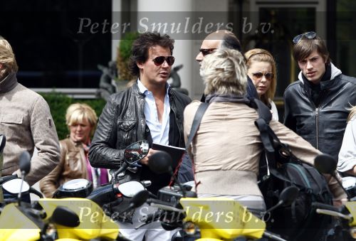 Amsterdam 18 mei 2008
Leco v Zadelhoff viert zijn 40e verjaardag met zijn vrienden in het hilton en ze maken een scooter rally door Amsterdam. 
Froukje de Both met vriend