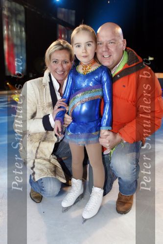 Hilversum 12 december 2007
Gaston Starreveld met zijn vrouw en dochter Ghilaine bij kinderen danen op het ijs.