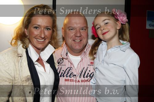 Hilversum 12 december 2007
Gaston Starreveld met zijn vrouw en dochter Ghilaine bij kinderen danen op het ijs.