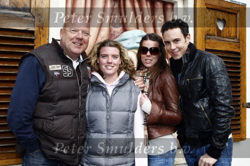 Kaatsheuvel 29 maart 2009
15 jarig bestaan van Princess in de efteling. Gaston Starreveld met dochters en vriendje
Peter Smulders bv