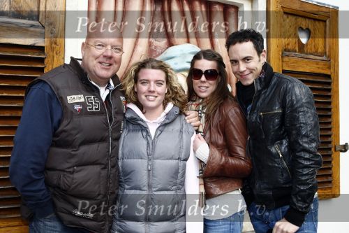 Kaatsheuvel 29 maart 2009
15 jarig bestaan van Princess in de efteling. Gaston Starreveld met dochters en vriendje
Peter Smulders bv