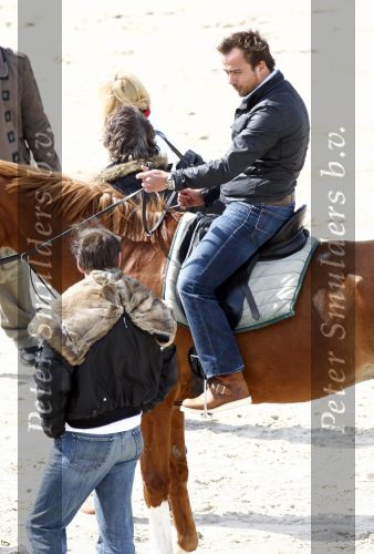 Schagen 17 april 2008
Opnames videoclip Gerard Joling met paarden op het strand. Geert Hoes en Wino Ontzigt zijn ook aanwezig.
Peter Smulders bv