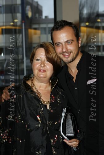 Tilburg, 20 Januari 2008
Premiere Fame in stadsschouwburg van Tilburg
Geert Hoes met zijn moeder