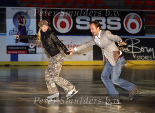Amsterdam 23 oktober 2007
Nance Coolen en Gerard Joling bij presentatie sterren dansen op het ijs van sbs6  op de jaap eden baan. Geert Hoes en Sittah