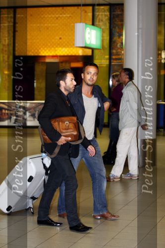 Amsterdam 27 augustus 2008
Geert Hoes en Arjen de vriend van Percy arriveren op schiphol nadat ze op Aruba zijn geweest voor de begrafenis van Percy.
Peter Smulders bv
