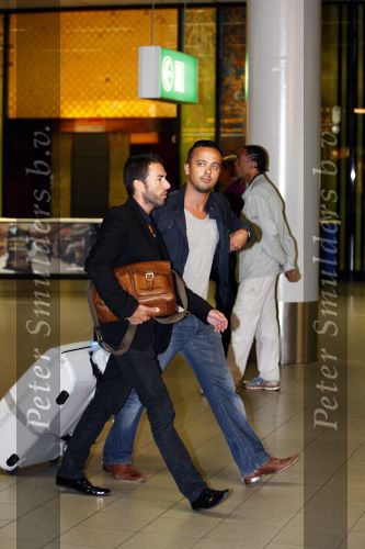 Amsterdam 27 augustus 2008
Geert Hoes en Arjen de vriend van Percy arriveren op schiphol nadat ze op Aruba zijn geweest voor de begrafenis van Percy.
Peter Smulders bv