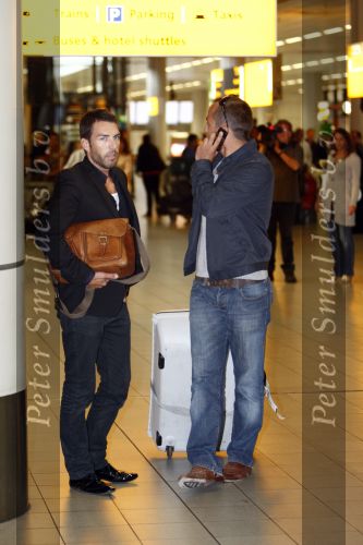 Amsterdam 27 augustus 2008
Geert Hoes en Arjen de vriend van Percy arriveren op schiphol nadat ze op Aruba zijn geweest voor de begrafenis van Percy.
Peter Smulders bv