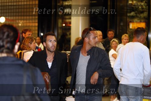 Amsterdam 27 augustus 2008
Geert Hoes en Arjen de vriend van Percy arriveren op schiphol nadat ze op Aruba zijn geweest voor de begrafenis van Percy.
Peter Smulders bv