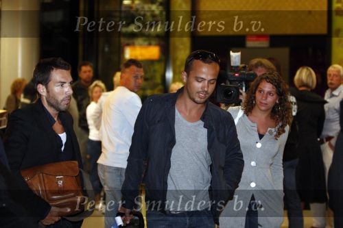 Amsterdam 27 augustus 2008
Geert Hoes en Arjen de vriend van Percy arriveren op schiphol nadat ze op Aruba zijn geweest voor de begrafenis van Percy.
Peter Smulders bv