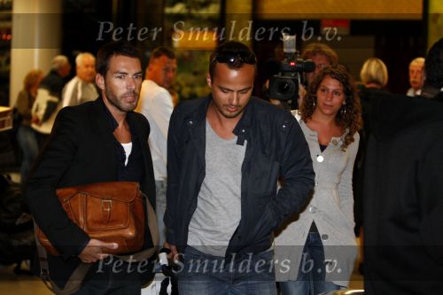 Amsterdam 27 augustus 2008
Geert Hoes en Arjen de vriend van Percy arriveren op schiphol nadat ze op Aruba zijn geweest voor de begrafenis van Percy.
Peter Smulders bv