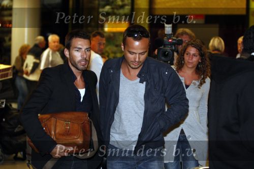 Amsterdam 27 augustus 2008
Geert Hoes en Arjen de vriend van Percy arriveren op schiphol nadat ze op Aruba zijn geweest voor de begrafenis van Percy.
Peter Smulders bv