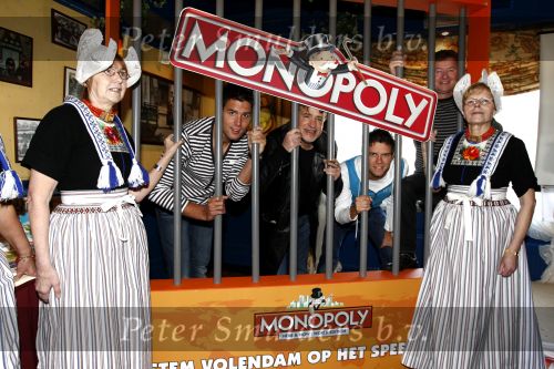 Volendam 22 januari 2008
Nick en Simon Jan Keizer en George Baker promoten dat de plaats volendam op een nieuw monopoly spel komt.