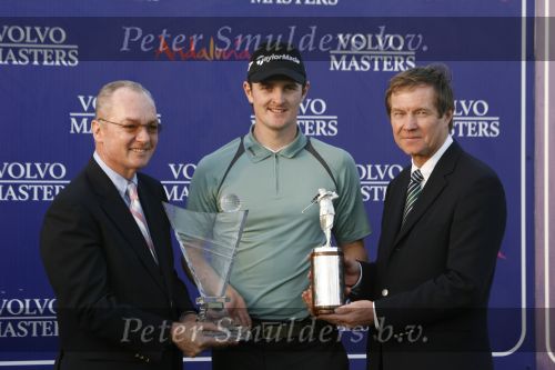 4 November 2007 Valderrama Golfclub ( Spanje )
Finaledag Volvo Masters Seizoen 2007
Winnaar Justin Rose ontvangt uit handen van directeur PGA George O\'Grady de beker voor het europees Kampioenschap 2007