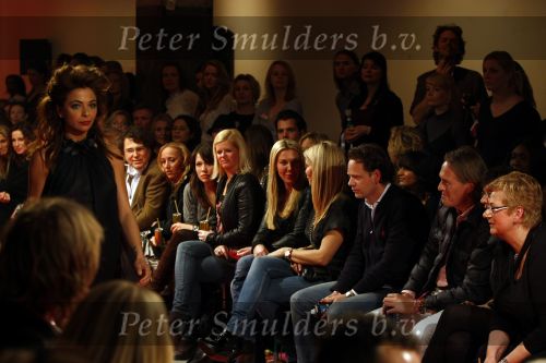 Amsterdam 2 maart 2009
Modeshow Jos Raak bij Loods 6 in Amsterdam. georgina Verbaan loopt mee en Jort Kelder komt kijken
Peter Smulders bv