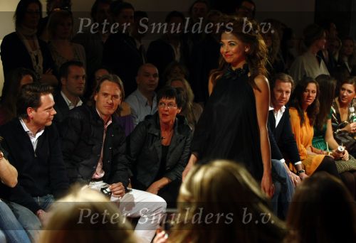 Amsterdam 2 maart 2009
Modeshow Jos Raak bij Loods 6 in Amsterdam. georgina Verbaan loopt mee en Jort Kelder komt kijken
Peter Smulders bv