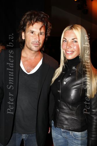 Amsterdam 23 januari 2008
Modeshow Blue Blood tijdens amsterdam fashion week. Georgios Petropulos met vrouw Nicole