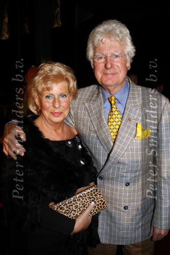 Bussum 25 februari 2008
Premiere Simone Kleinsma in het spant in bussum.   Gerard Cox met zijn vriendin
Peter Smulders bv