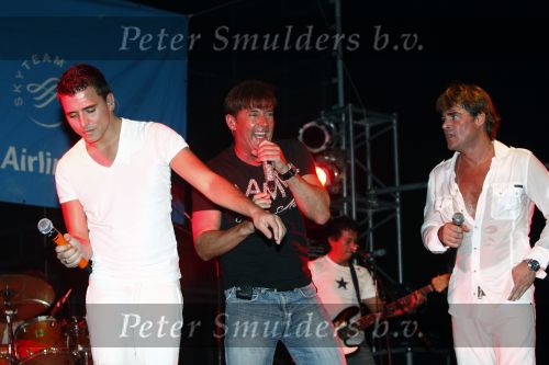Curacao 31 december 2008 1 januari 2009
Oudjaarsfeest bij Mambo Beach. optreden Jeroen v d Boom Gerard Joling en Jan Smit
Peter Smulders bv