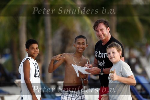 Curacao 2 januari 2009
Gerard Joling hard aan het lopen op Curacao. Hij loopt elke dag 10 km om fit te blijven.
Peter Smulders bv
