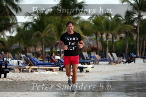 Curacao 2 januari 2009
Gerard Joling hard aan het lopen op Curacao. Hij loopt elke dag 10 km om fit te blijven.
Peter Smulders bv