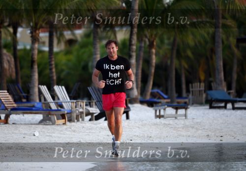 Curacao 2 januari 2009
Gerard Joling hard aan het lopen op Curacao. Hij loopt elke dag 10 km om fit te blijven.
Peter Smulders bv