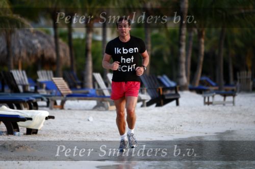 Curacao 2 januari 2009
Gerard Joling hard aan het lopen op Curacao. Hij loopt elke dag 10 km om fit te blijven.
Peter Smulders bv
