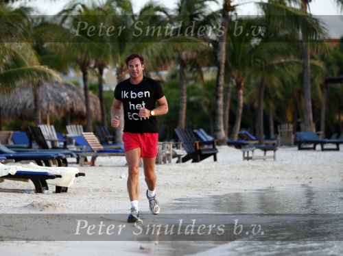 Curacao 2 januari 2009
Gerard Joling hard aan het lopen op Curacao. Hij loopt elke dag 10 km om fit te blijven.
Peter Smulders bv