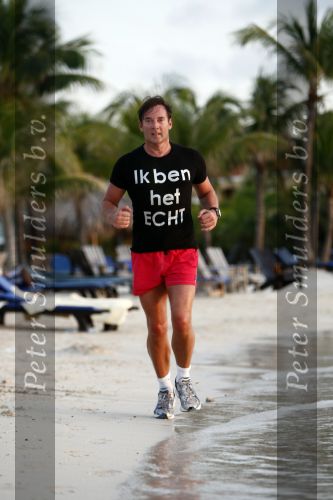Curacao 2 januari 2009
Gerard Joling hard aan het lopen op Curacao. Hij loopt elke dag 10 km om fit te blijven.
Peter Smulders bv