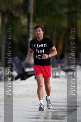 Curacao 2 januari 2009
Gerard Joling hard aan het lopen op Curacao. Hij loopt elke dag 10 km om fit te blijven.
Peter Smulders bv