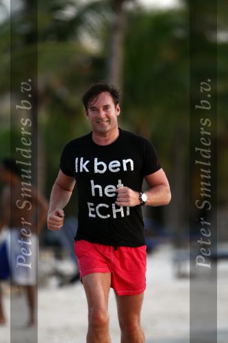 Curacao 2 januari 2009
Gerard Joling hard aan het lopen op Curacao. Hij loopt elke dag 10 km om fit te blijven.
Peter Smulders bv