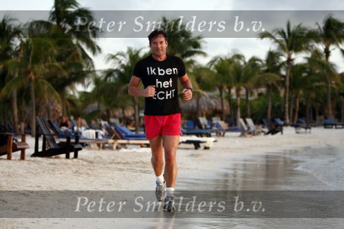 Curacao 2 januari 2009
Gerard Joling hard aan het lopen op Curacao. Hij loopt elke dag 10 km om fit te blijven.
Peter Smulders bv
