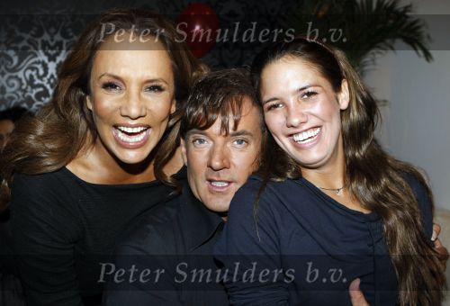 Vinkeveen 18 januari 2009
Roxeanne Hazes viert haar 16 e verjaardag in Roekz in Vinkeveen. gerard Joling met Patty Brard en Priscilla Nasi
Peter Smulders bv