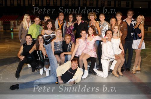Amsterdam 23 oktober 2007
Nance Coolen en Gerard Joling bij presentatie sterren dansen op het ijs van sbs6  op de jaap eden baan. Sipke Jan Bousema Olga Commandeur Ewout Genemans Gaston Starreveld Sander Foppele Aram v d Rest Floortje Maribelle  Melody Klaver e a