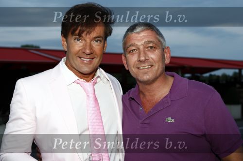 Amsterdam 27 april 2009
Feestje van Gerard Joling voor zijn 49e verjaardag bij cafe het Kalfje. Gerard met Max
Peter Smulders bv