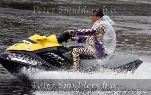 Amsterdam 30 september 2008
Persconferentie van de toppers Rene Froger Gordon en Gerard Joling ivm hun deelname aan het songfestival in het amstel hotel. toppers op jet ski\'s
Peter Smulders bv