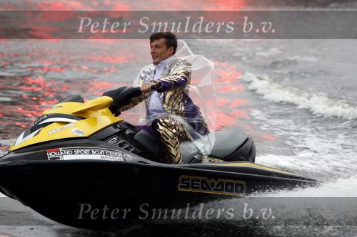 Amsterdam 30 september 2008
Persconferentie van de toppers Rene Froger Gordon en Gerard Joling ivm hun deelname aan het songfestival in het amstel hotel. toppers op jet ski\'s
Peter Smulders bv